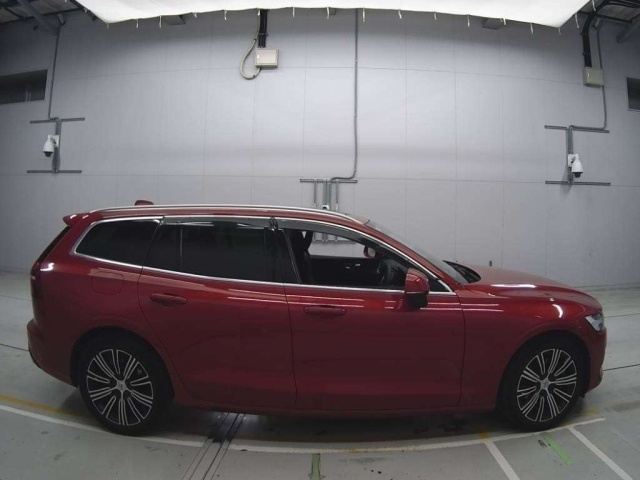 VOLVO V60 2021