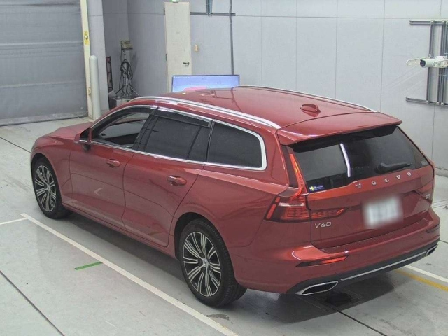 VOLVO V60 2021
