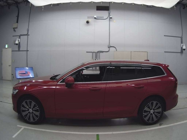 VOLVO V60 2021