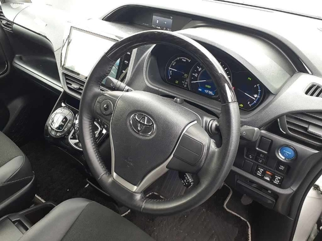 TOYOTA NOAH 2021