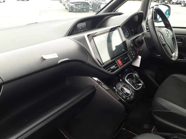 TOYOTA NOAH 2021