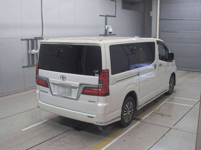 TOYOTA GRANACE 2023