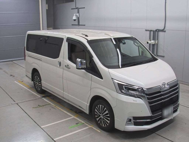TOYOTA GRANACE 2023