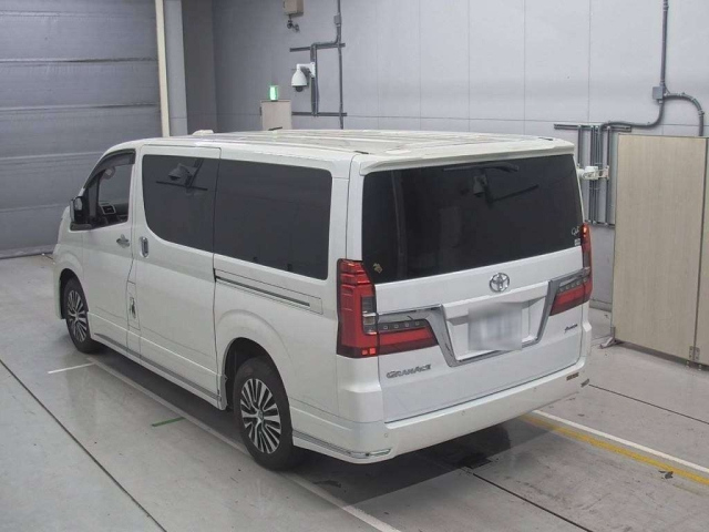 TOYOTA GRANACE 2023