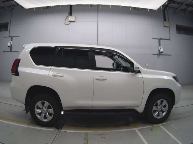 TOYOTA LAND CRUISER PRADO 2022