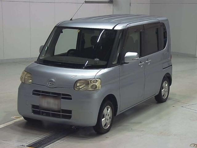 DAIHATSU TANTO 2011
