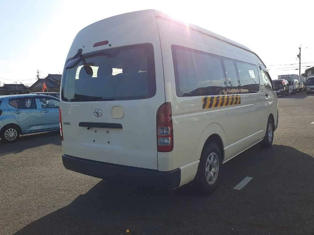 TOYOTA HIACE 2012