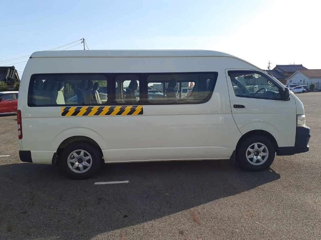 TOYOTA HIACE 2012