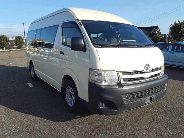 TOYOTA HIACE 2012