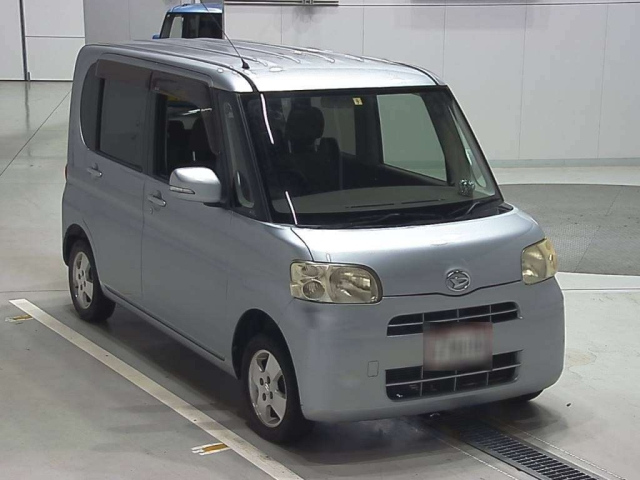 DAIHATSU TANTO 2011