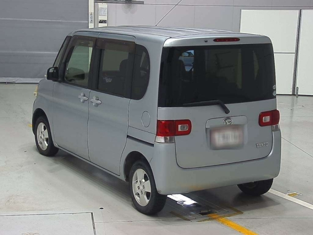 DAIHATSU TANTO 2011
