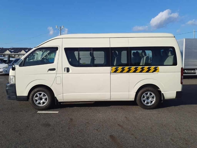 TOYOTA HIACE 2012