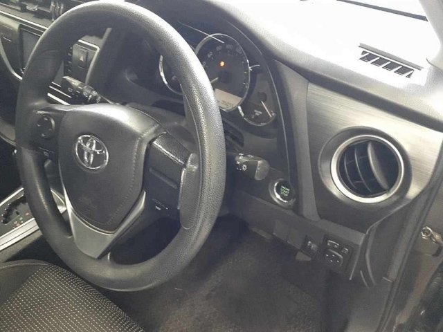 TOYOTA AURIS 2013