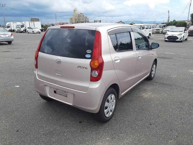 DAIHATSU MIRA 2010