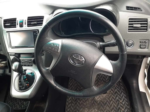 TOYOTA MARK X ZIO 2010