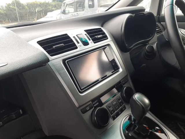 TOYOTA MARK X ZIO 2010