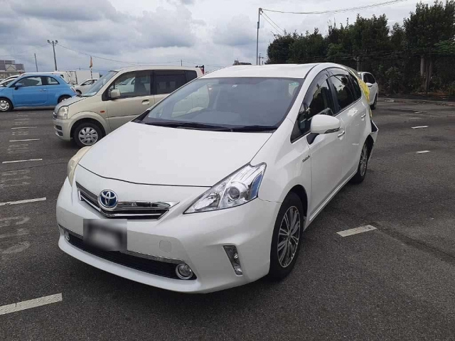 TOYOTA PRIUS ALPHA 2013