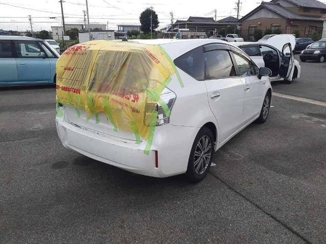 TOYOTA PRIUS ALPHA 2013