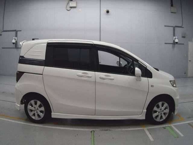 HONDA FREED 2010