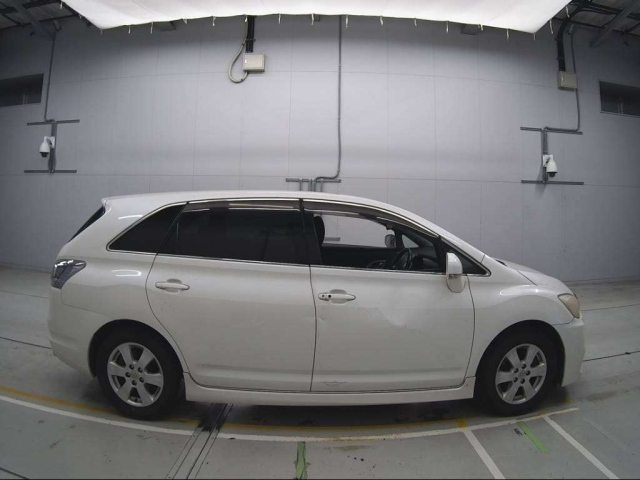 TOYOTA MARK X ZIO 2010