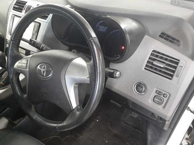 TOYOTA MARK X ZIO 2010
