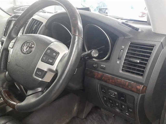 TOYOTA LAND CRUISER 2013