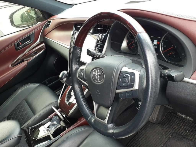 TOYOTA HARRIER 2014