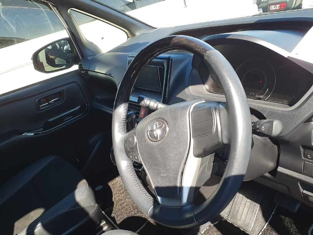 TOYOTA NOAH 2021