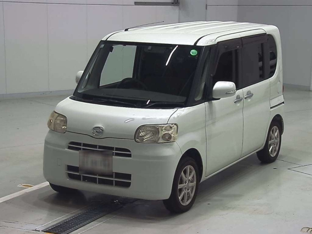 DAIHATSU TANTO 2011
