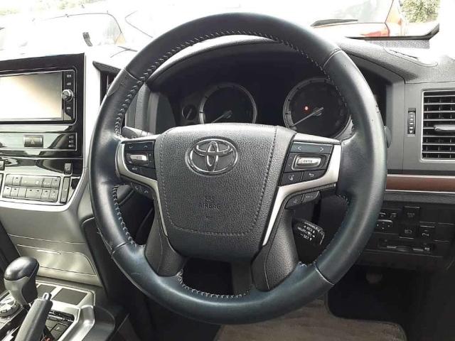 TOYOTA LAND CRUISER 2016