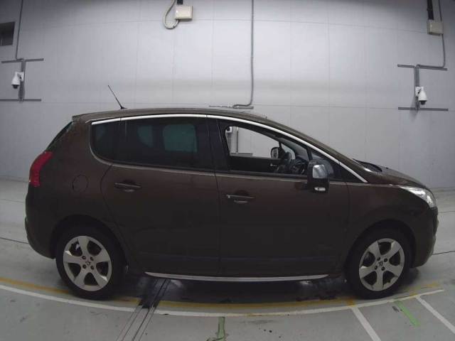 PEUGEOT 3008 2013