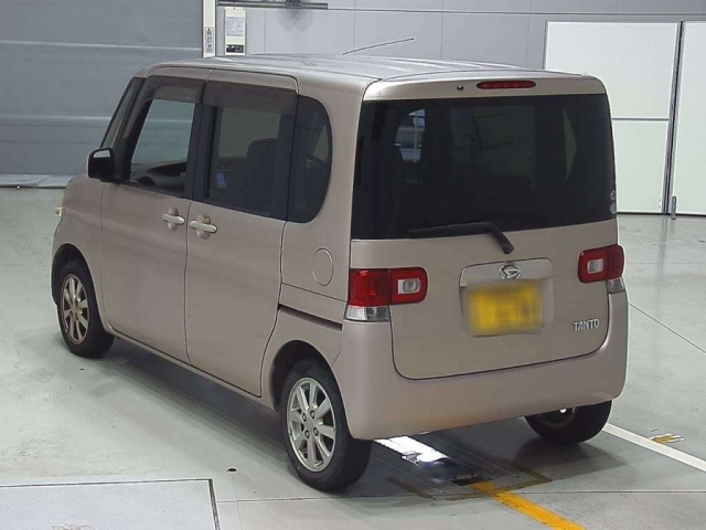 DAIHATSU TANTO 2011