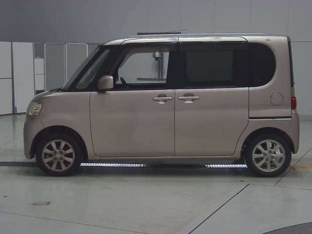 DAIHATSU TANTO 2011