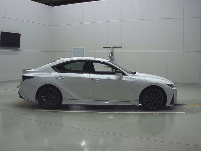 LEXUS IS 2021