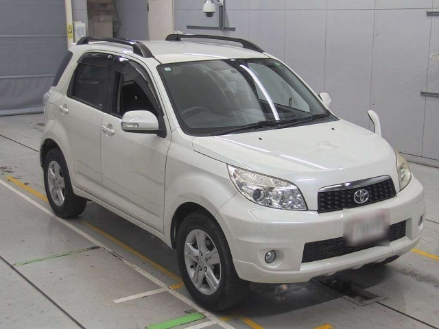 TOYOTA RUSH 2013