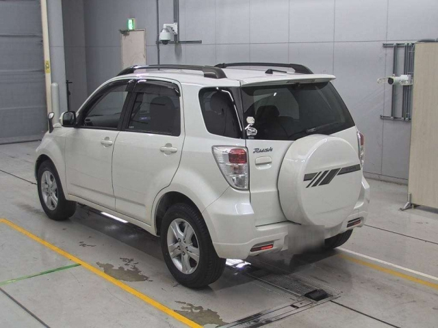 TOYOTA RUSH 2013