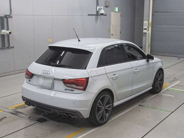 AUDI S1 2016