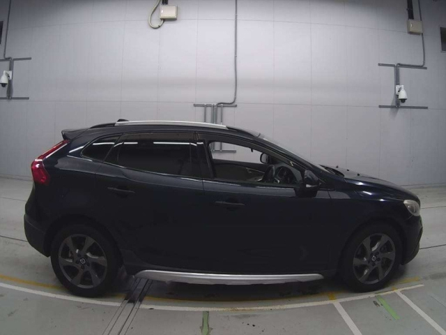 VOLVO V40 2015