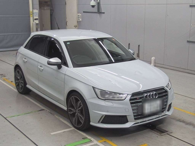 AUDI S1 2016