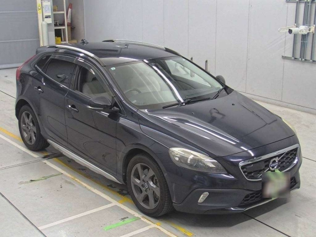 VOLVO V40 2015