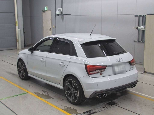 AUDI S1 2016