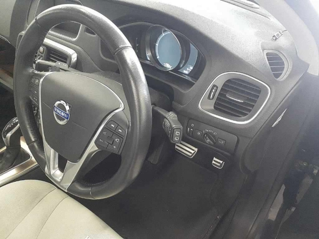 VOLVO V40 2015