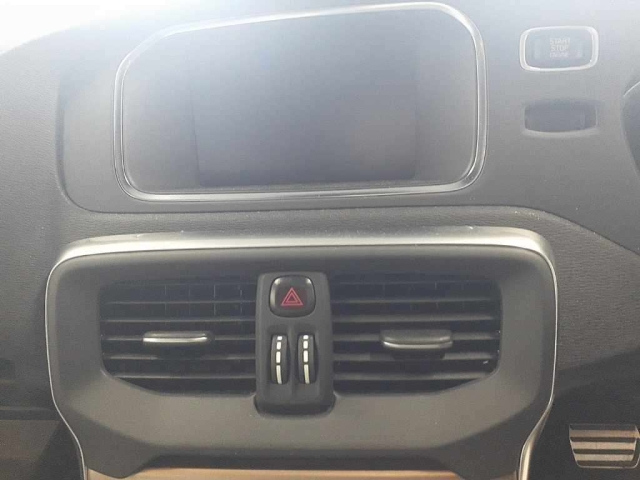 VOLVO V40 2015