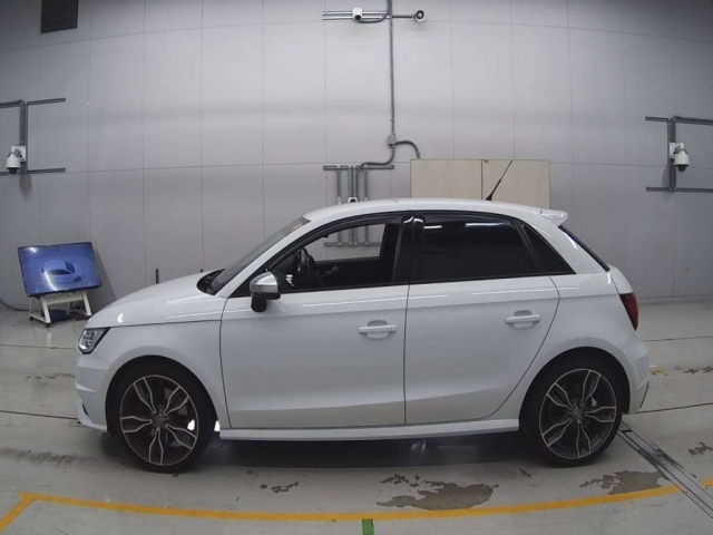 AUDI S1 2016