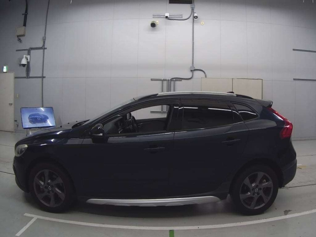 VOLVO V40 2015