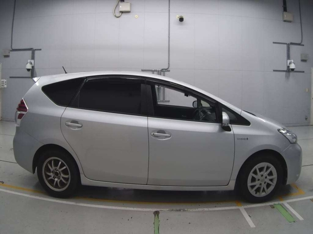 TOYOTA PRIUS ALPHA 2019