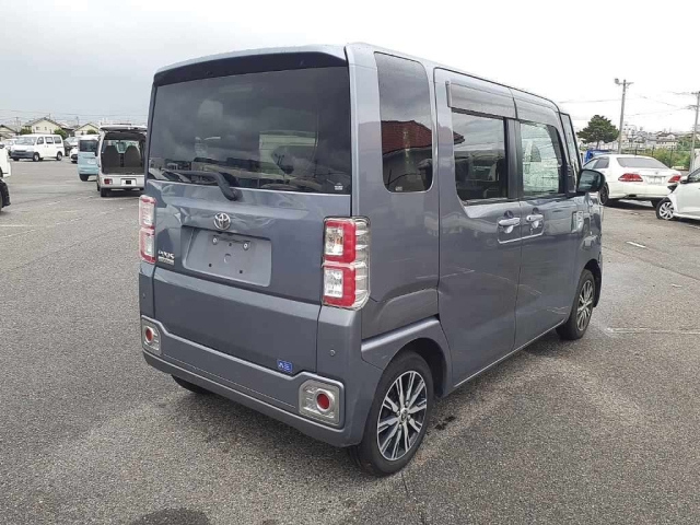 TOYOTA PIXIS MEGA 2021