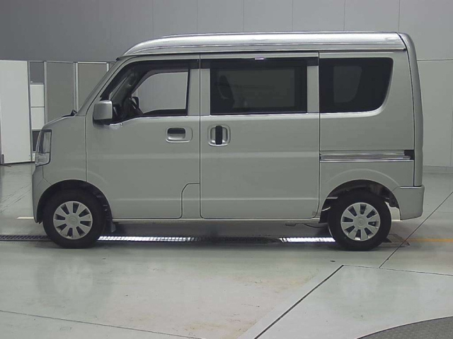 NISSAN CLIPPER VAN 2023