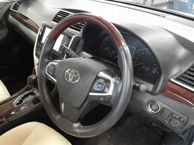 TOYOTA PREMIO 2019
