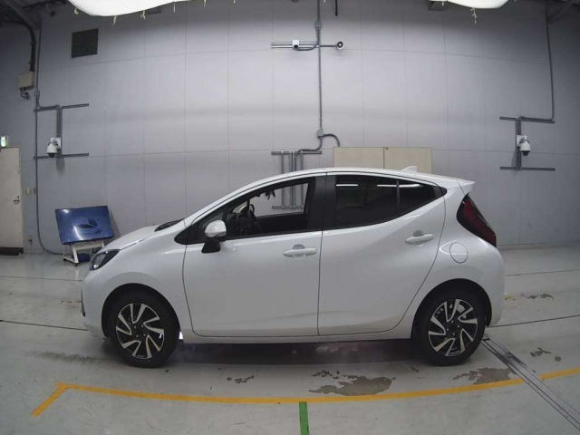 TOYOTA AQUA 2025